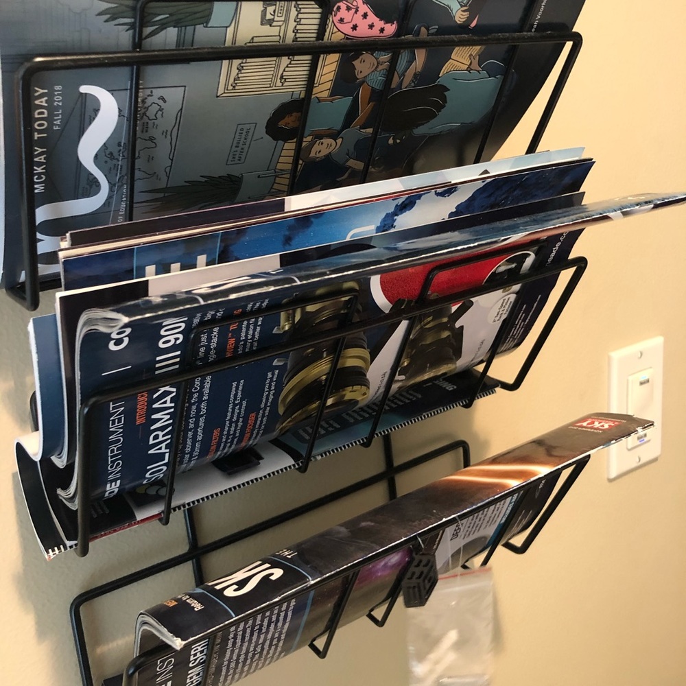 Hanging magazine rack